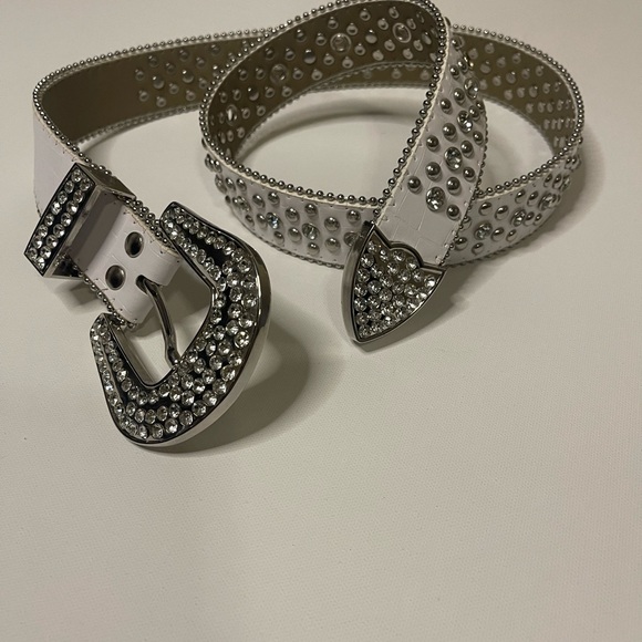 Elegant White Studded Belt with Silver Accents - Picture 3 of 8